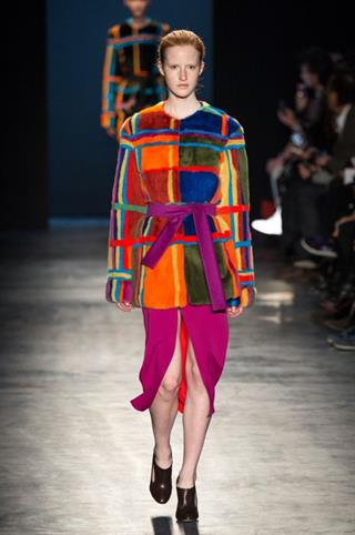 Inspirasi Busana Penuh Warna