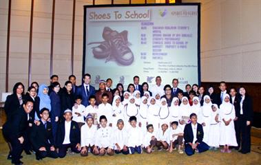 Marriott International Jakarta Berbagi Sepatu