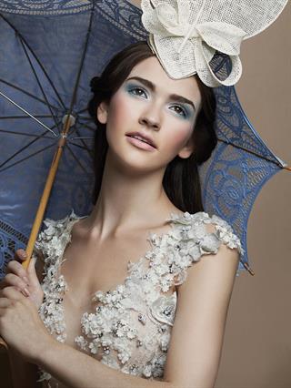 Tips Menggunakan Eyeshadow Biru untuk Make Up Pernikahan   