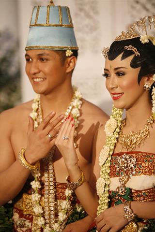Perpaduan Adat Solo, Betawi dan Padang dalam Satu Pernikahan