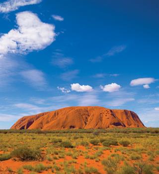 Bertualang Saat Bulan Madu ke Ayers Rock, Uluru, Australia