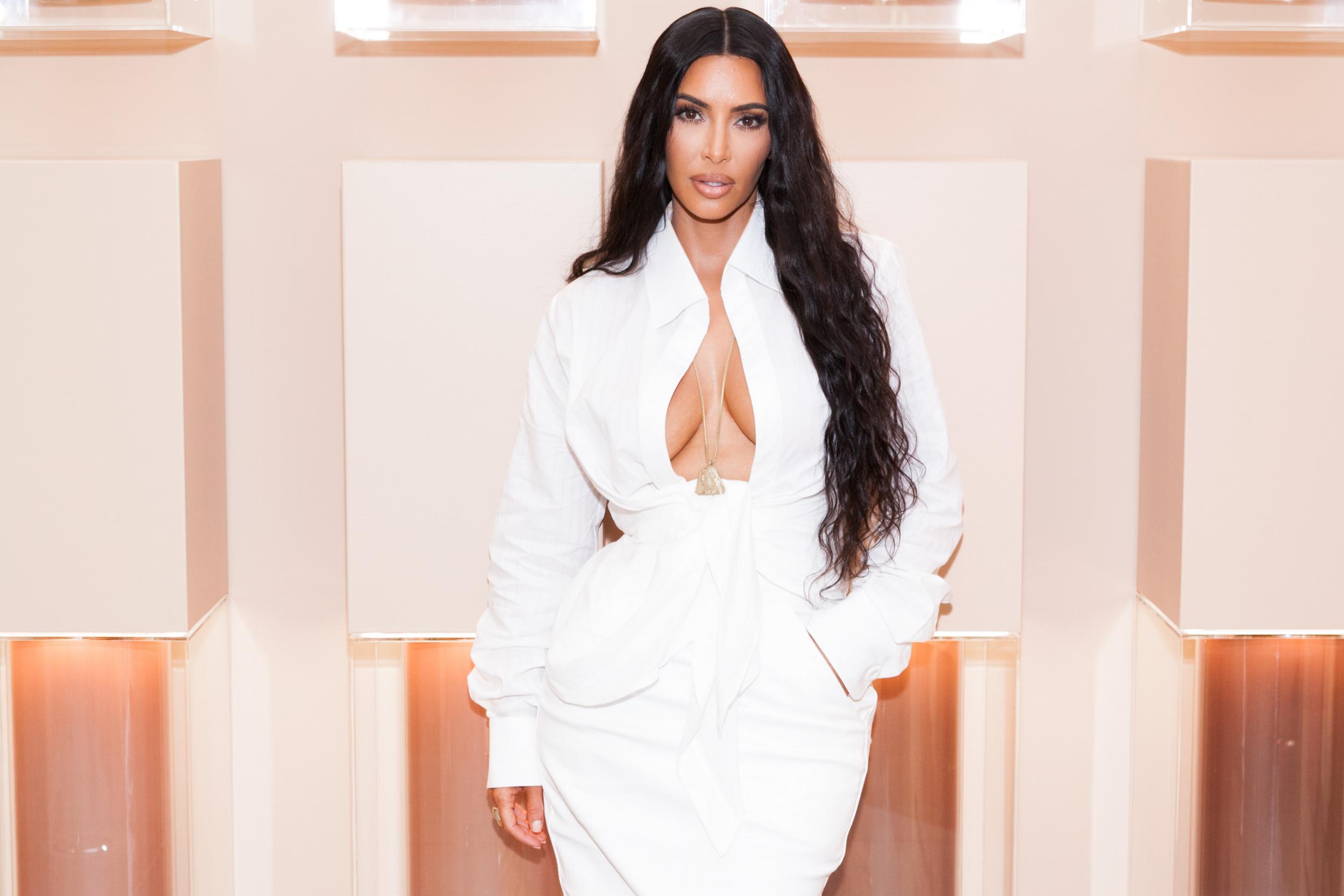 9 Transformasi Gaya Ikonis Kim Kardashian-West