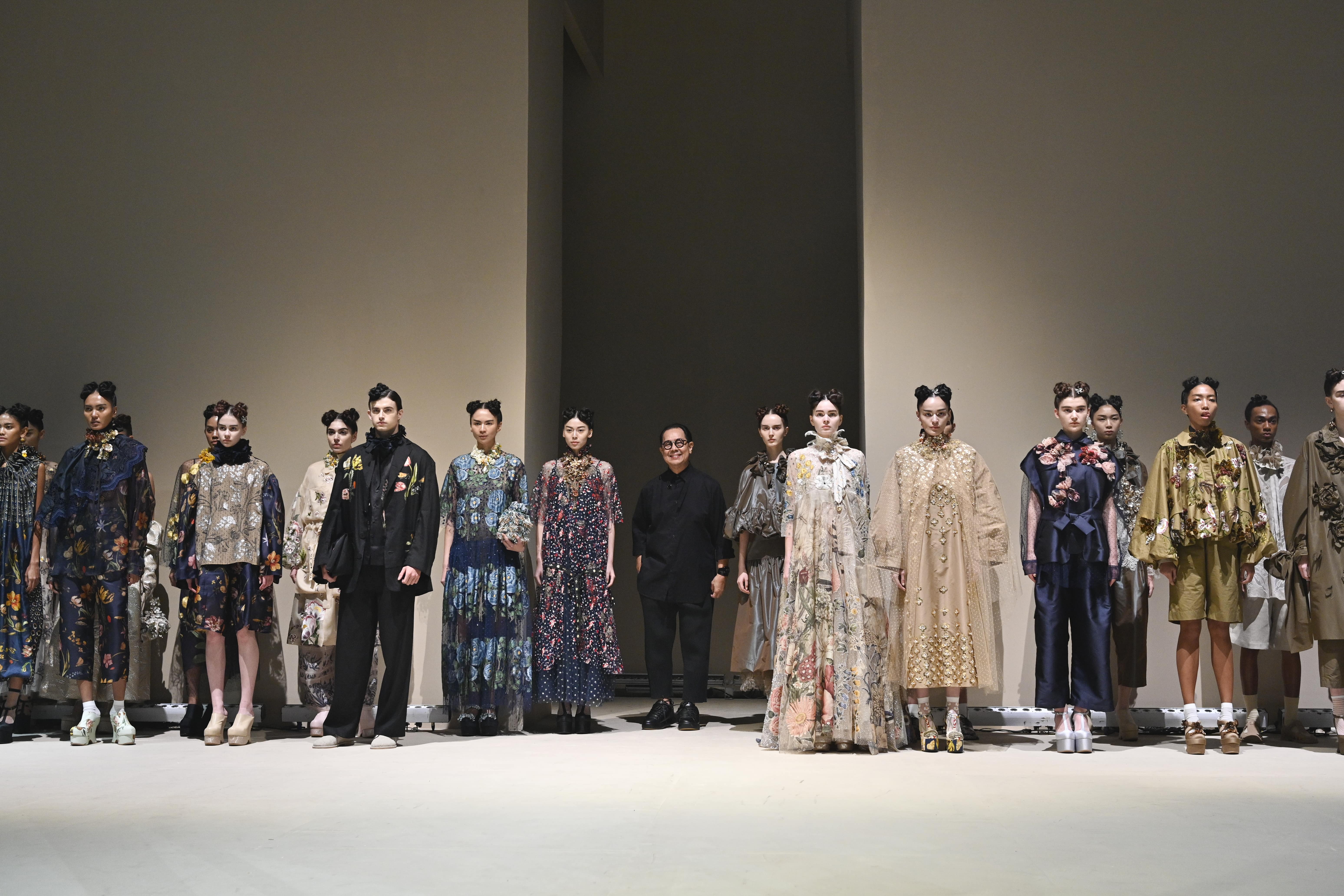 Sentuhan Ragam Bunga dalam Pergelaran Busana Koleksi Biyan Spring Summer 2025