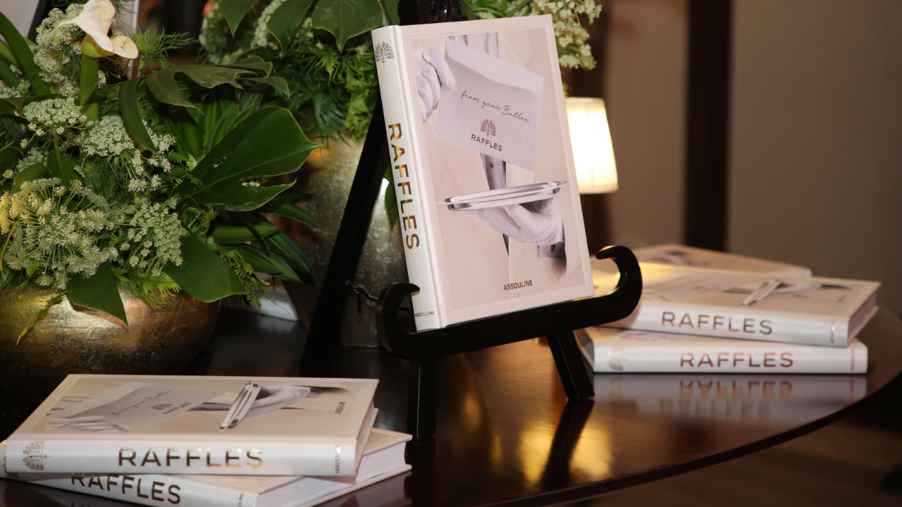 Dari Raffles & Assouline, Mengabadikan Pelayanan Legendaris dalam Lembaran Kemewahan
