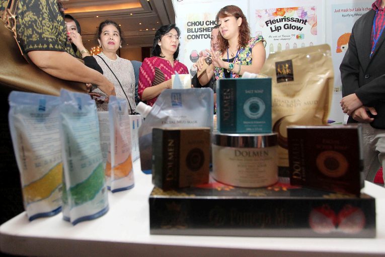 Judul: Revolusi Kecantikan: Bagaimana Content Creator Beauty Indonesia Mengubah Industri