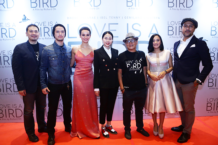 Parade Gaya di Gala Premier “Love is A Bird” di XXI Epicentrum