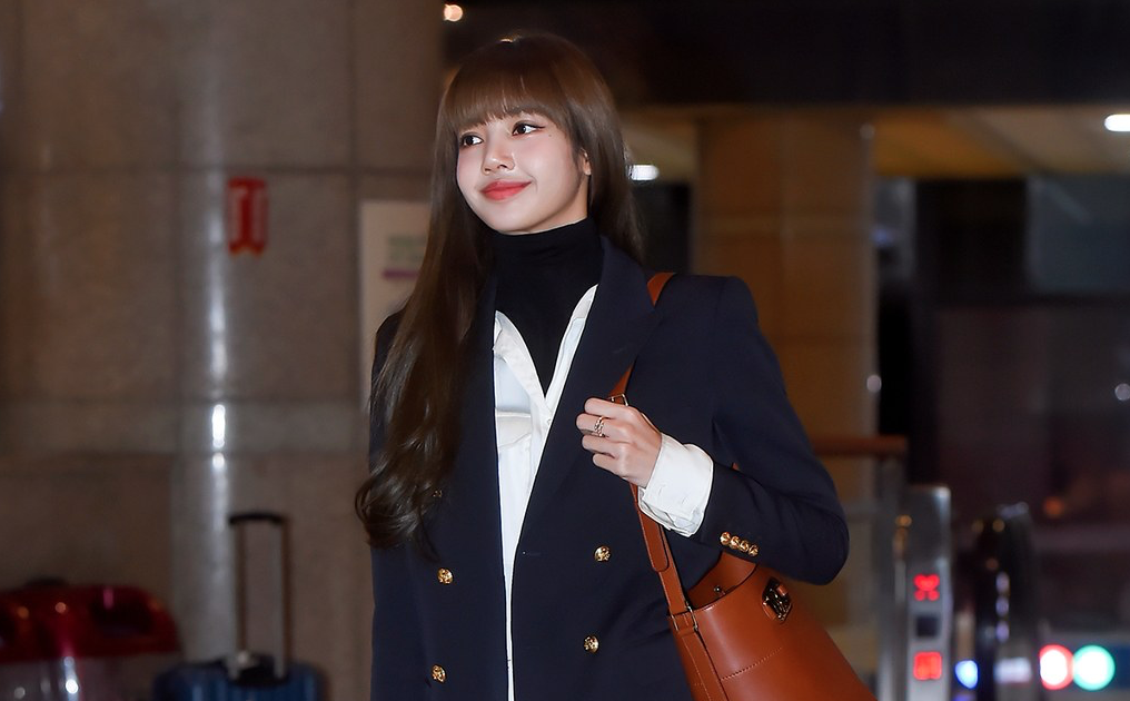 Intip Tampilan Effortless Parisian Style dari Lisa Blackpink