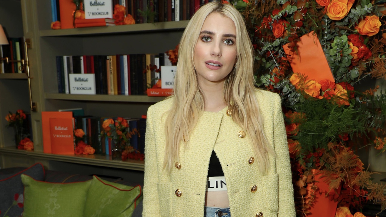 Ikuti Gaya Emma Roberts untuk Inspirasi Padu Padan Jaket Formal dan Sports Bra