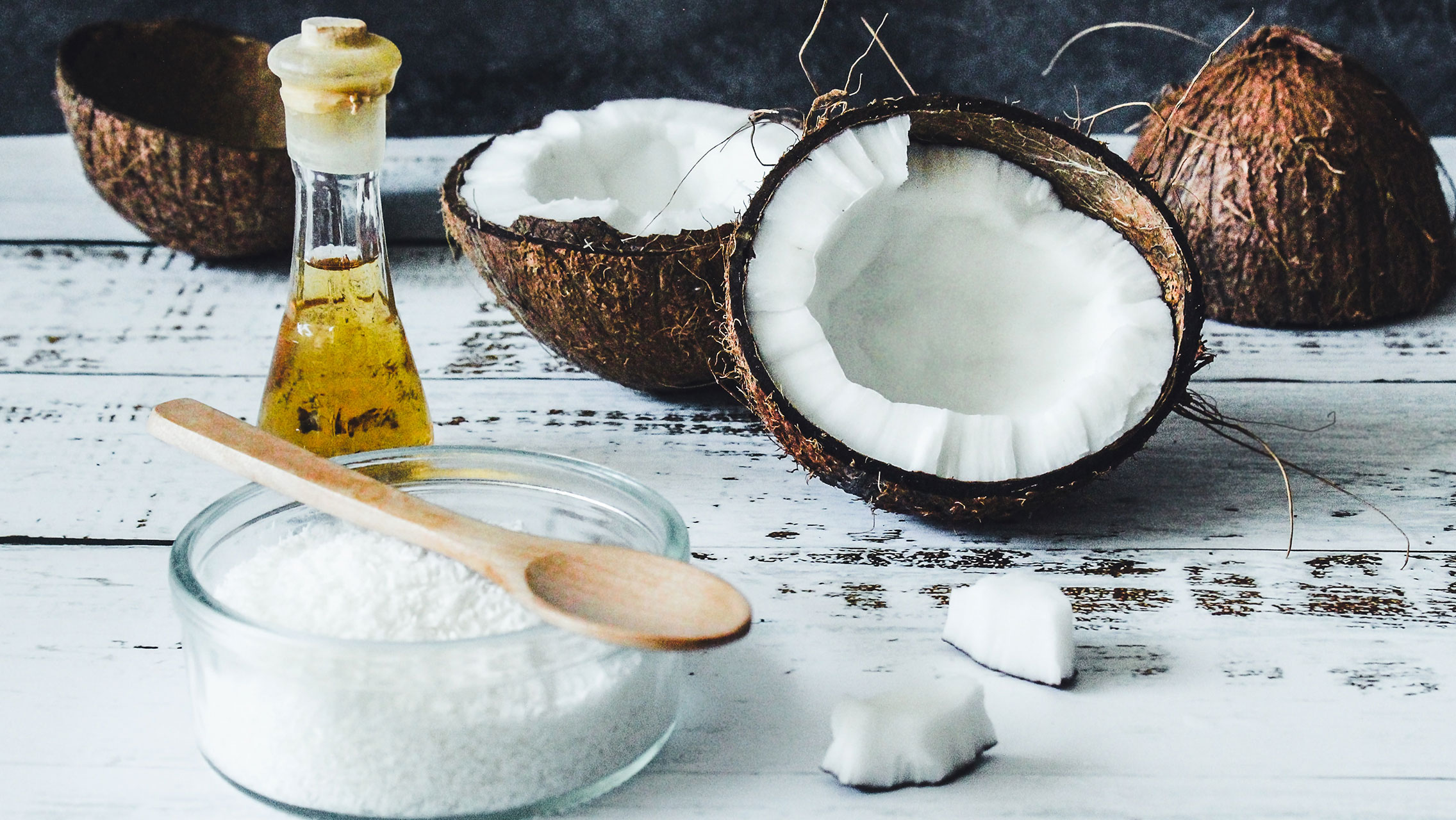 5 Cara Penggunaan Coconut Oil dalam Beauty Routine