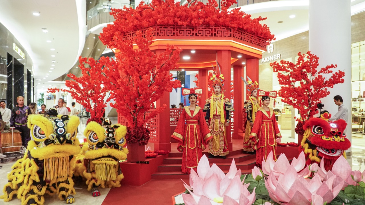 Senayan City Hadirkan “Harmony in Bloom”: Paduan Tradisi Imlek dan Estetika Modern untuk Sambut 2025