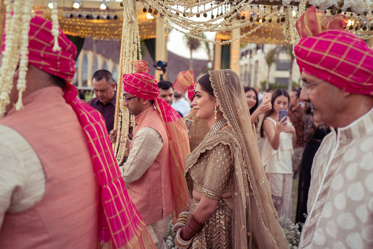 Romansa Abad ke-21 Amrit Punjabi dan Sanjana Hirandani: Behind The Scene Pernikahan Viral