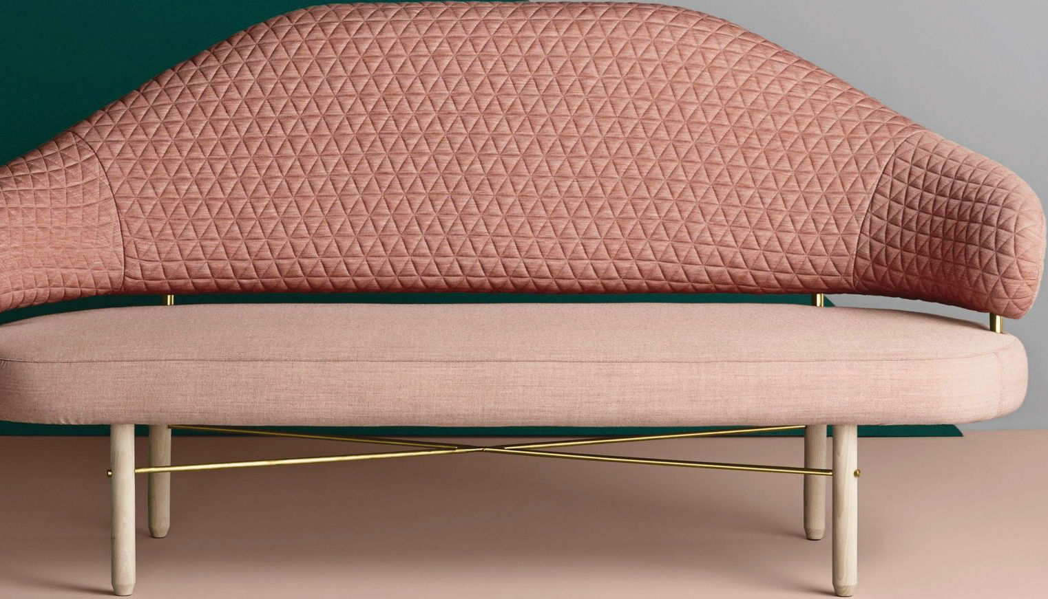 Unik! Sofa Nyaman yang Terinspirasi dari Bentuk Grand Piano 