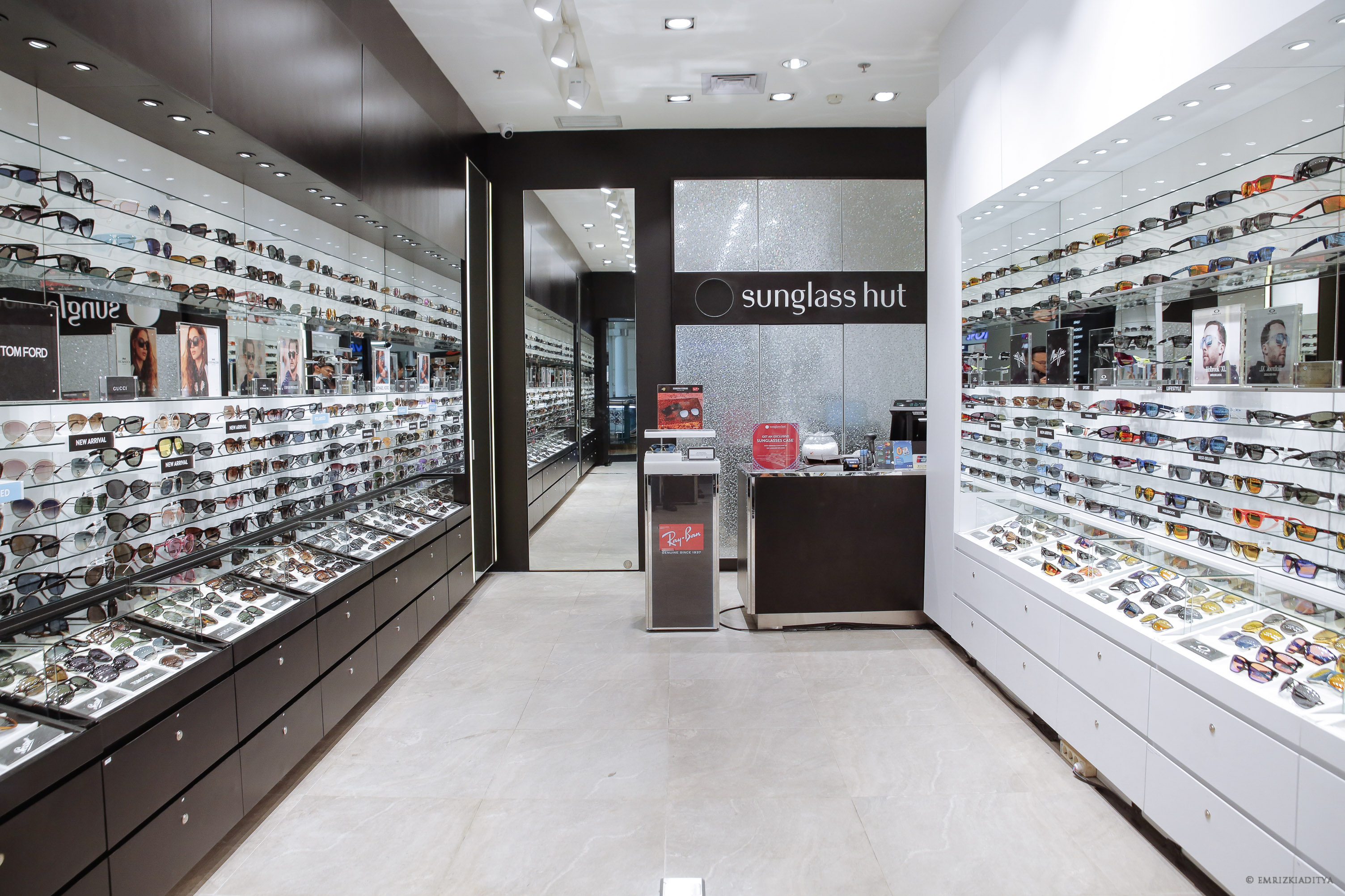 Sunglass shop hut bali