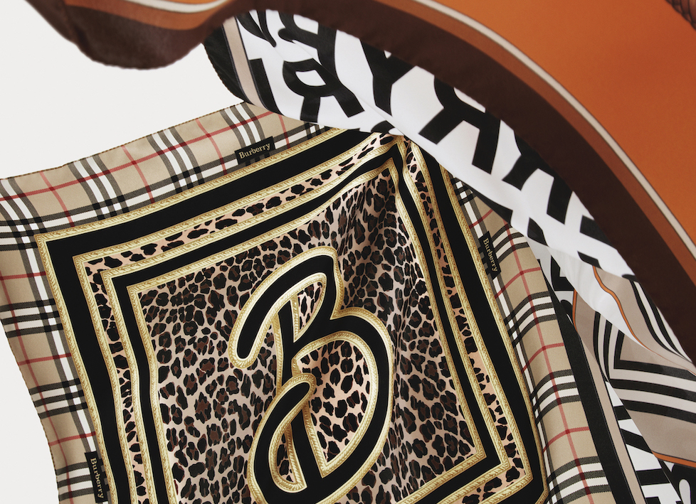 Rangkaian Scarf Burberry untuk Liburan Akhir Tahun