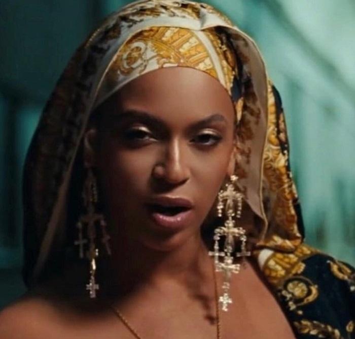 Beyonce Memakai Anting Rancangan Rinaldy Yunardi di Video Klip Terbarunya