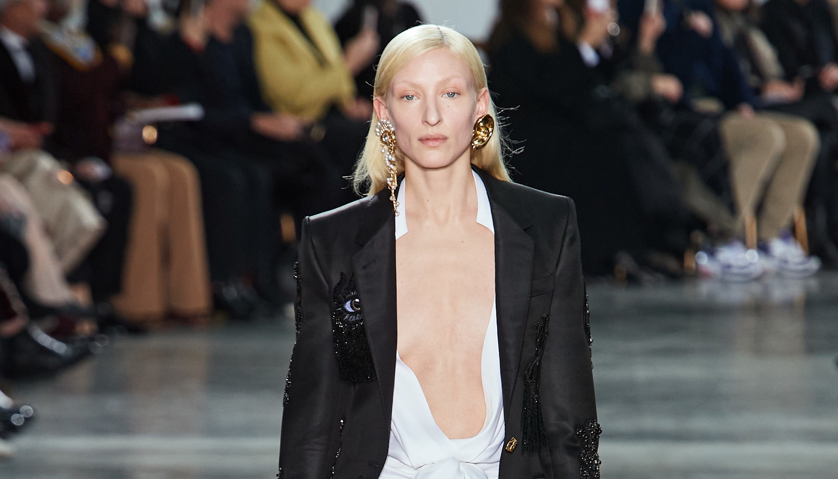 Schiaparelli Spring 2020 Couture: Pragmatisme Sureal