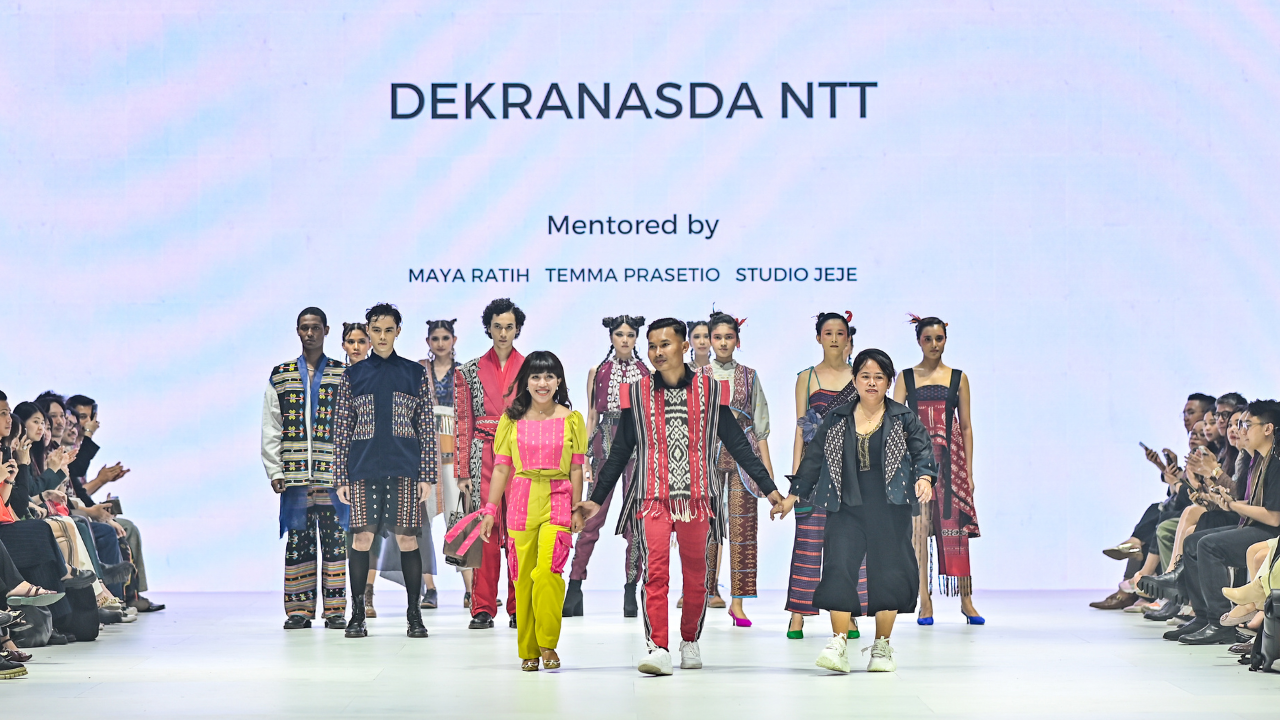 Warisan Kain Tenun Nusa Tenggara Timur di Jakarta Fashion Week 2024