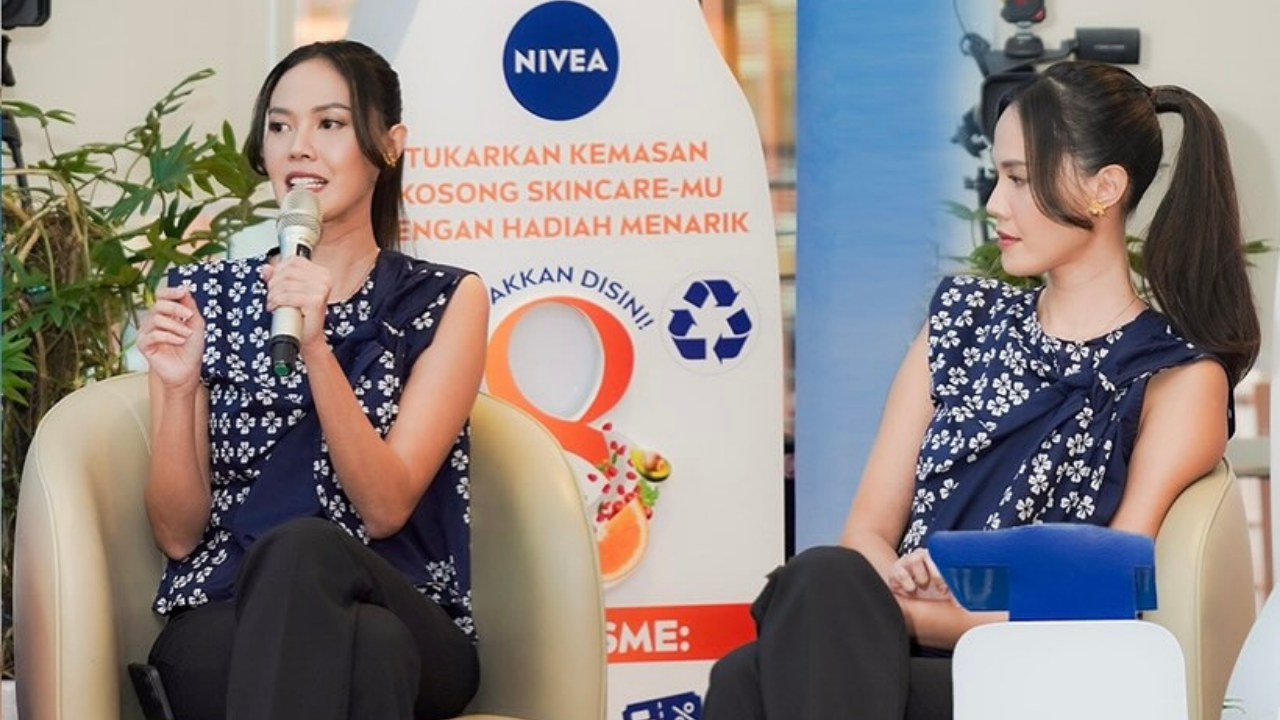 Berpetualang Sambil Menjaga Alam bersama Della Dartyan