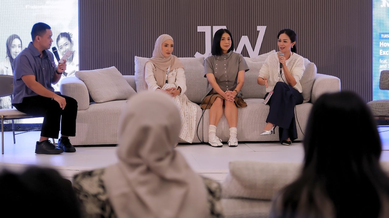 Eksplorasi Eksklusivitas Fashion Lokal di JFW Center Stage 2025