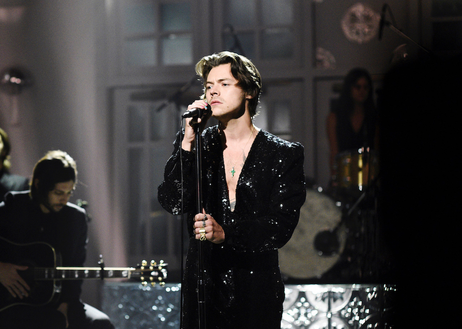 Intip Inspirasi Gaya Flamboyan dari Harry Styles