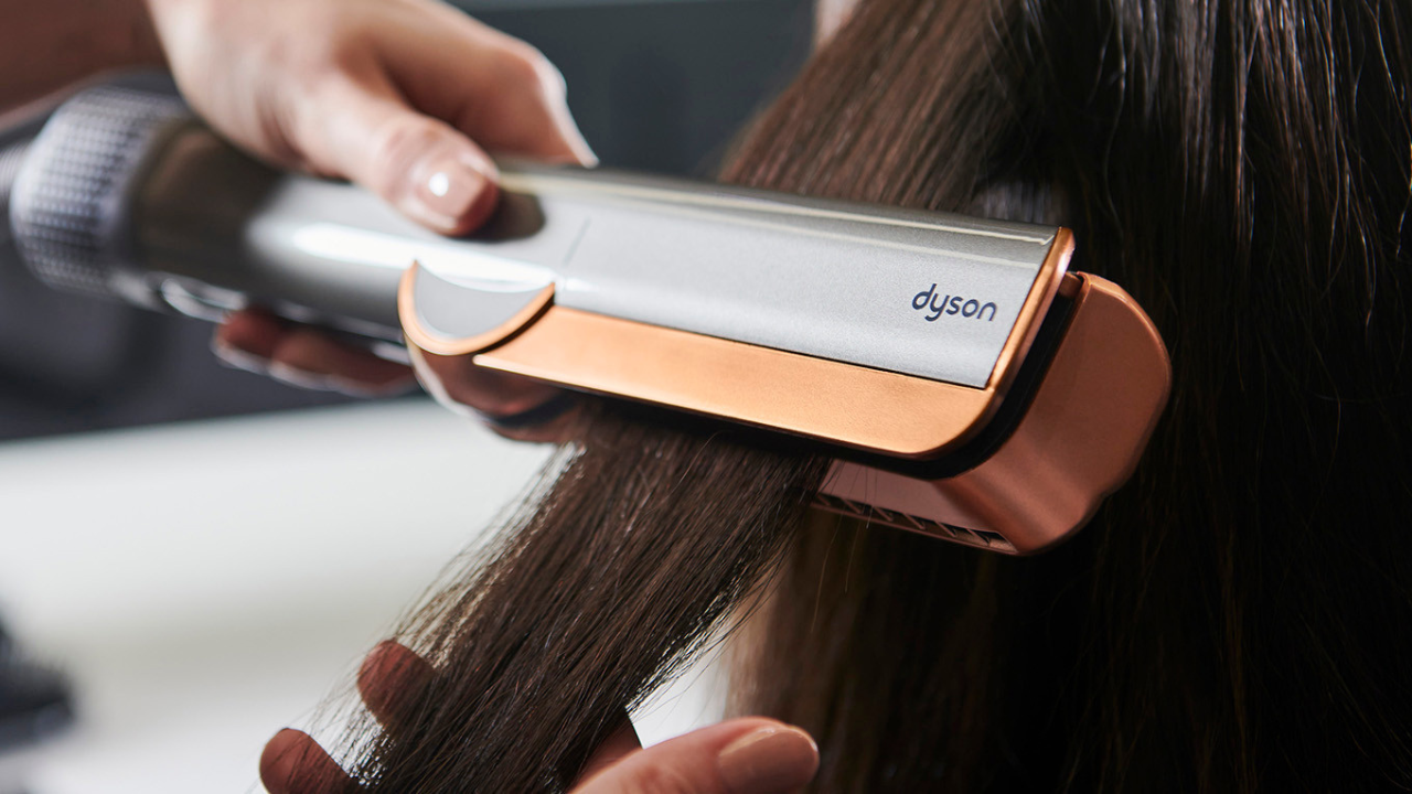 Dyson Meluncurkan Dyson Airstrait™ Straightener yang Mampu Membuat Rambut Lurus dan Tidak Rusak