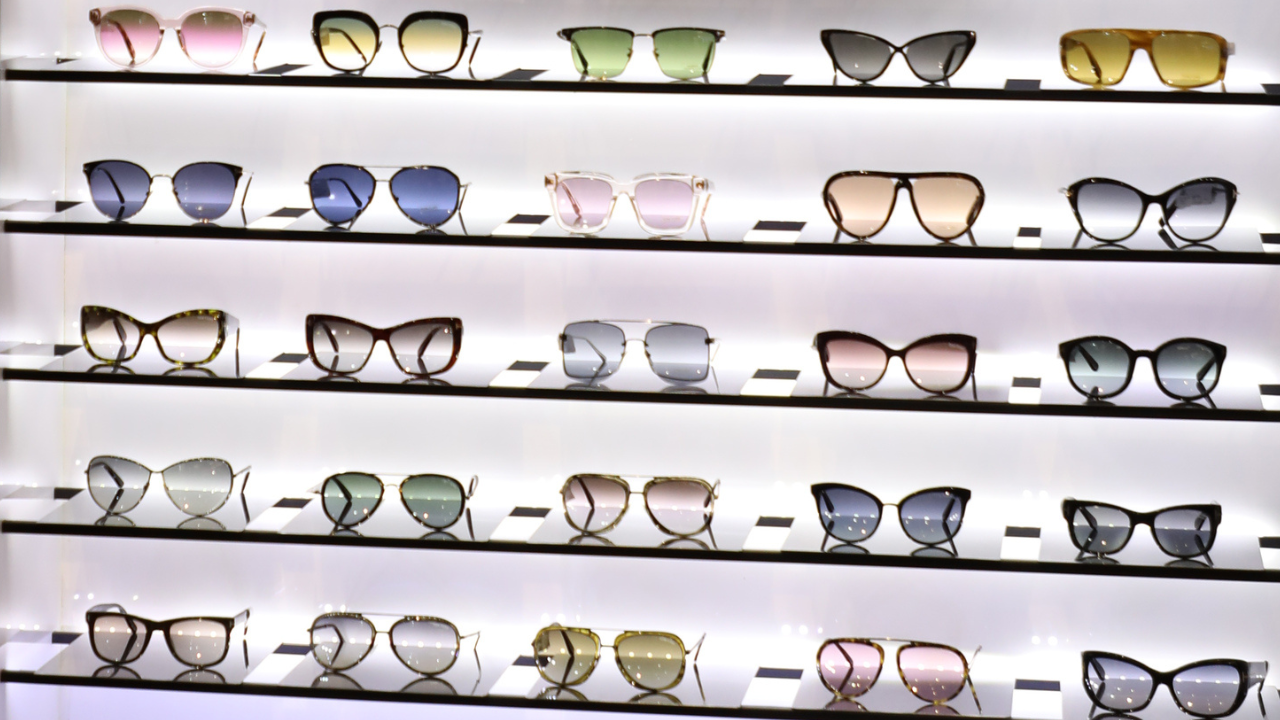 Tom Ford Luncurkan Koleksi Kacamata 2023 di Optik Seis
