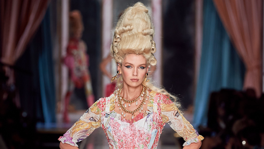 Moschino Fall 2020: Senyawa Marie Antoinette
