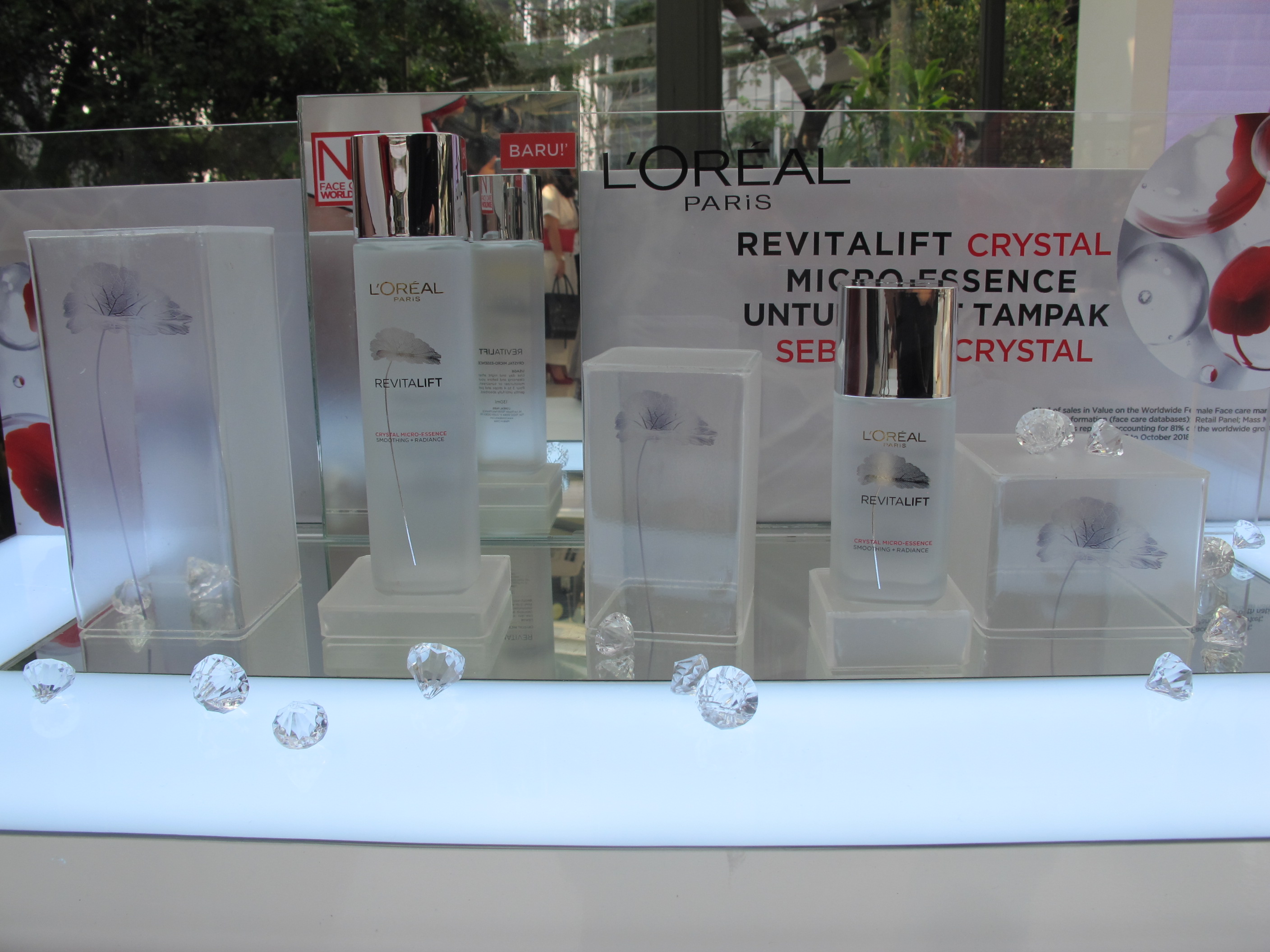 L’Oréal Paris Luncurkan Essence Terbaru untuk Kulit Berkilau Bak Kristal