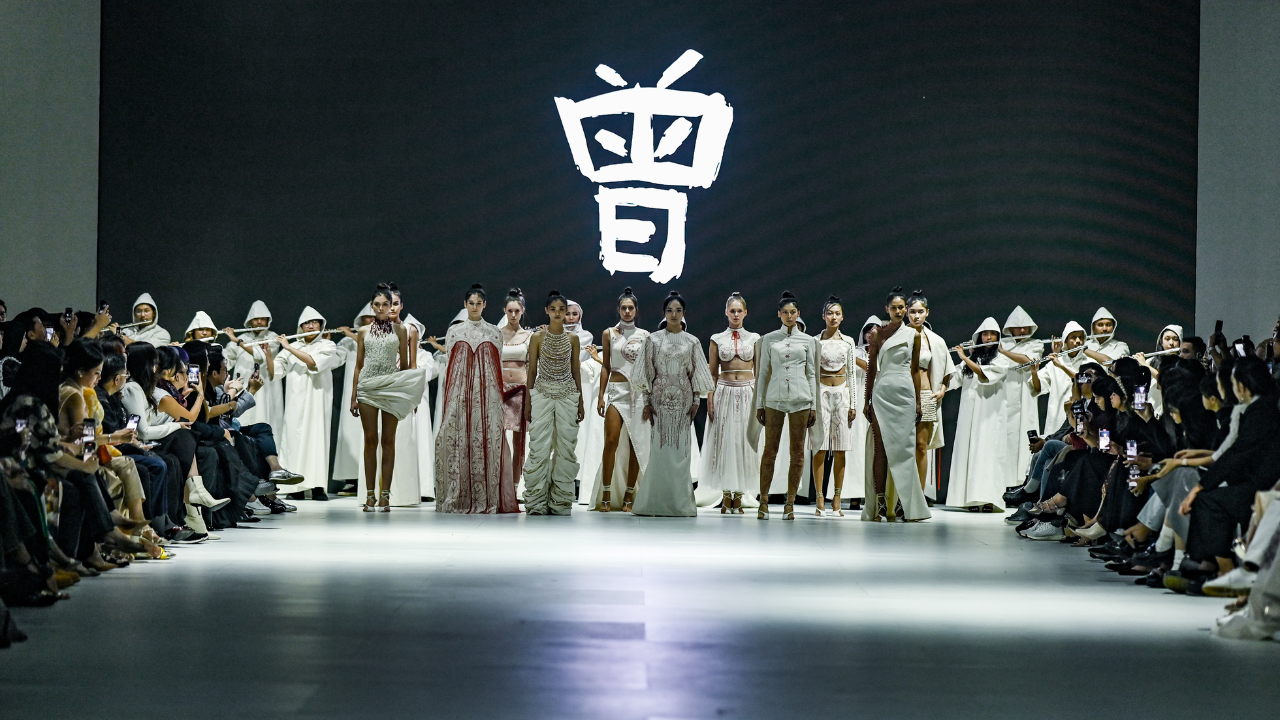 Apresiasi Dewi Fashion Knights untuk Para Perancang Adibusana