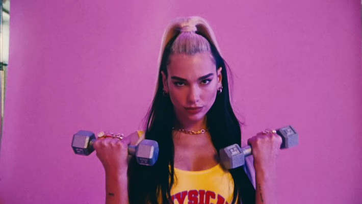 Dua Lipa Rilis Video Fitness yang Membuat Anda “Physical”