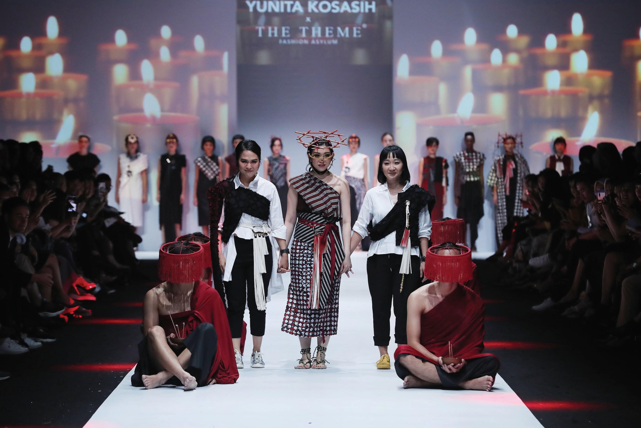 Interpretasi Budaya Timur Duo Alumni Lomba Perancang Mode