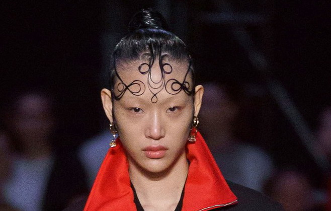 Tatanan Rambut Unik Dari Guido Palau di Panggung Burberry Fall Ready-to-Wear 2019