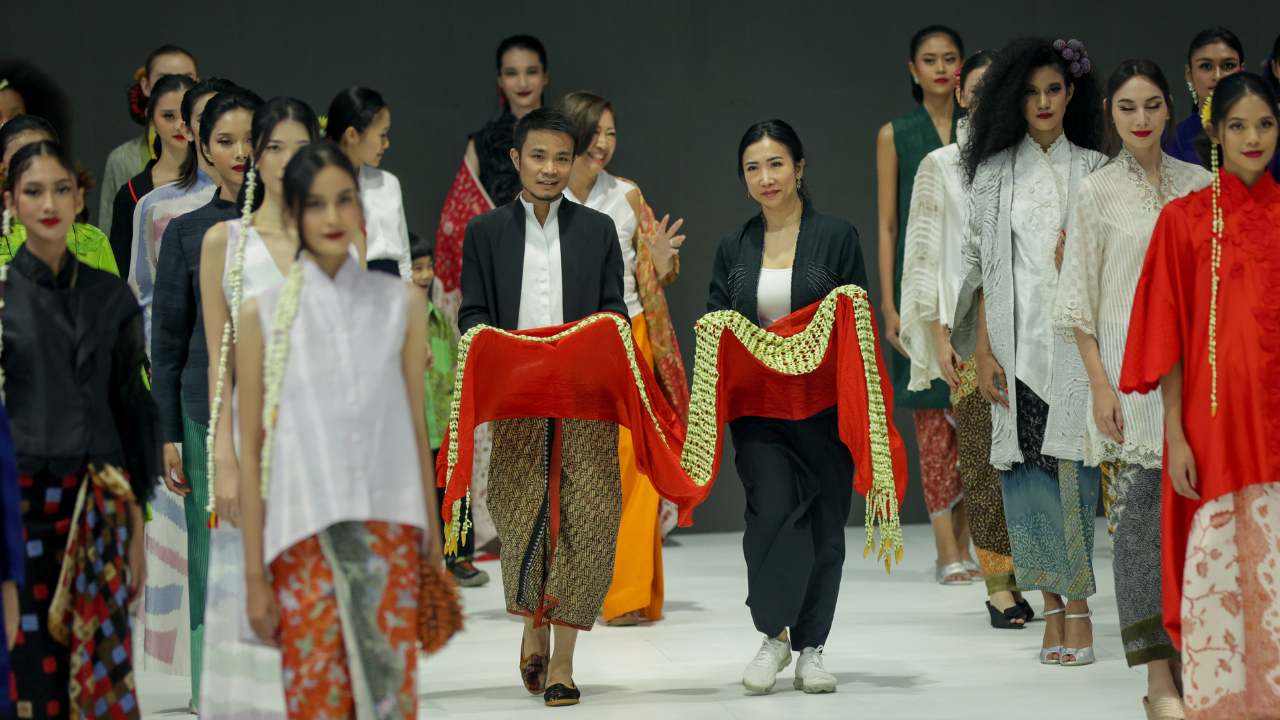 Kolaborasi Apik BINhouse, Auguste Soesastro dan WIMO Shoes dalam Jakarta Fashion Week 2024 