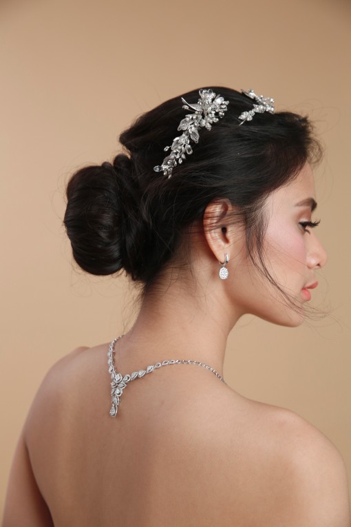 Inspirasi Gaya Rambut Pernikahan Top Knot yang Klasik Memesona
