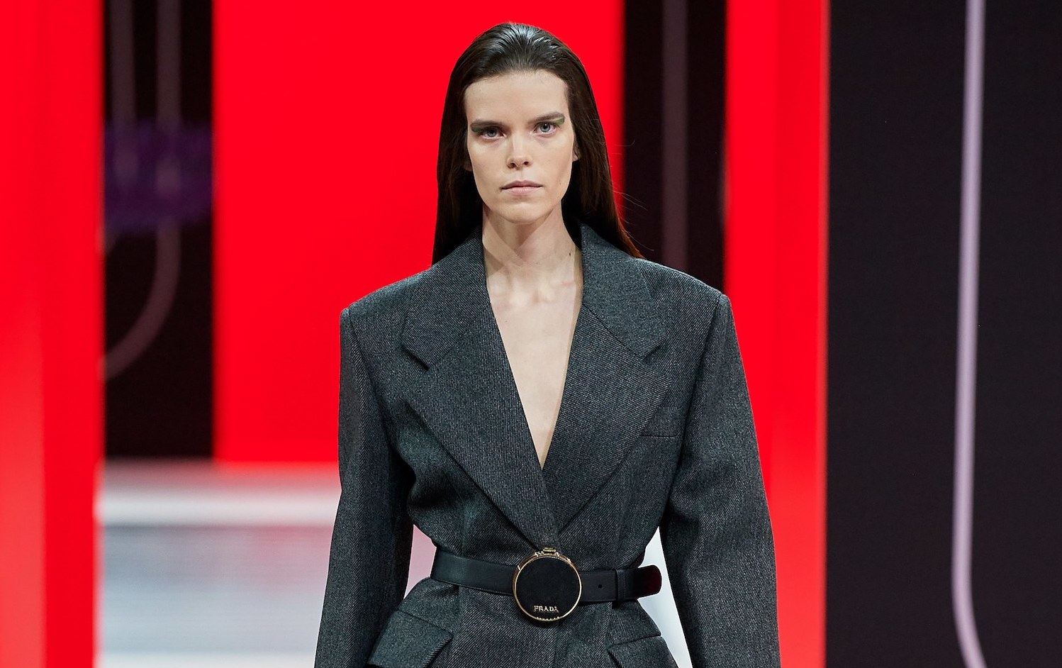 Prada Fall/Winter 2020: Kekuatan Feminitas