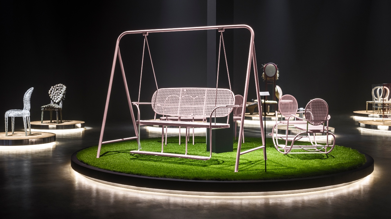 Estetika Kursi Karya 17 Desainer Dunia di Pameran Dior Medallion Chair