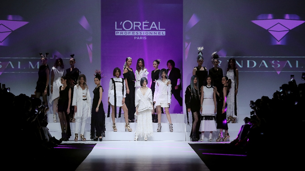 Fakta di Balik Tampilan Memukau Rambut Para Model Jakarta Fashion Week 2022