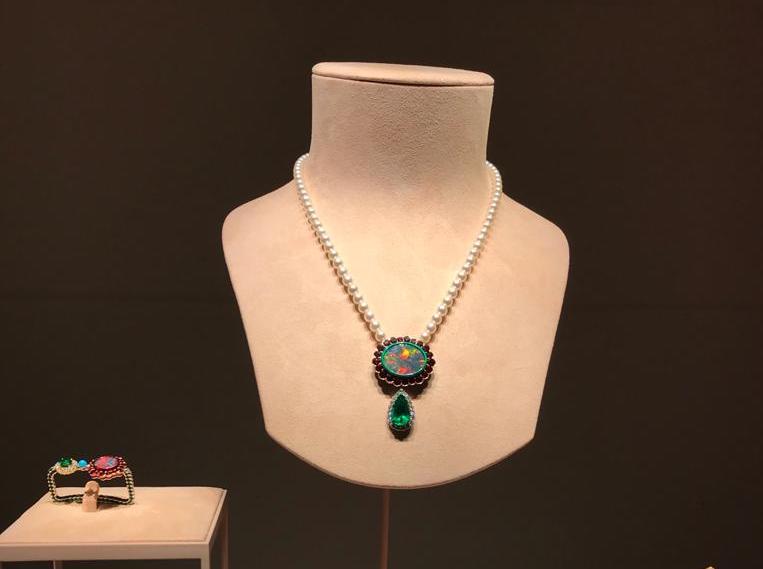 Dior High Jewellery: Diriku, Dirimu, Bertaut