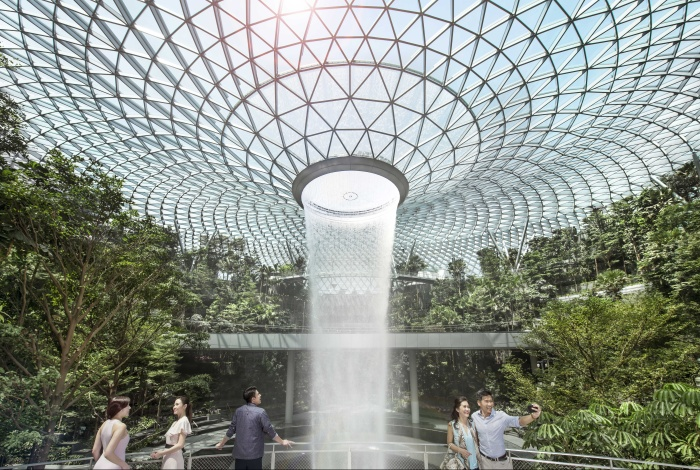 Nikmati Free Tour Jewel Changi Airport di Singapura 