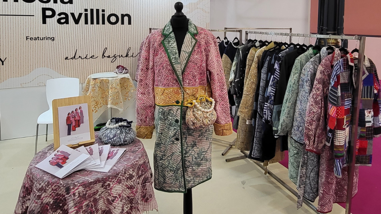 Adrie Basuki Pamerkan Koleksi Pakaian Hangat dari Daur Ulang Kain Perca Marmer di Pameran Trade International Pure London