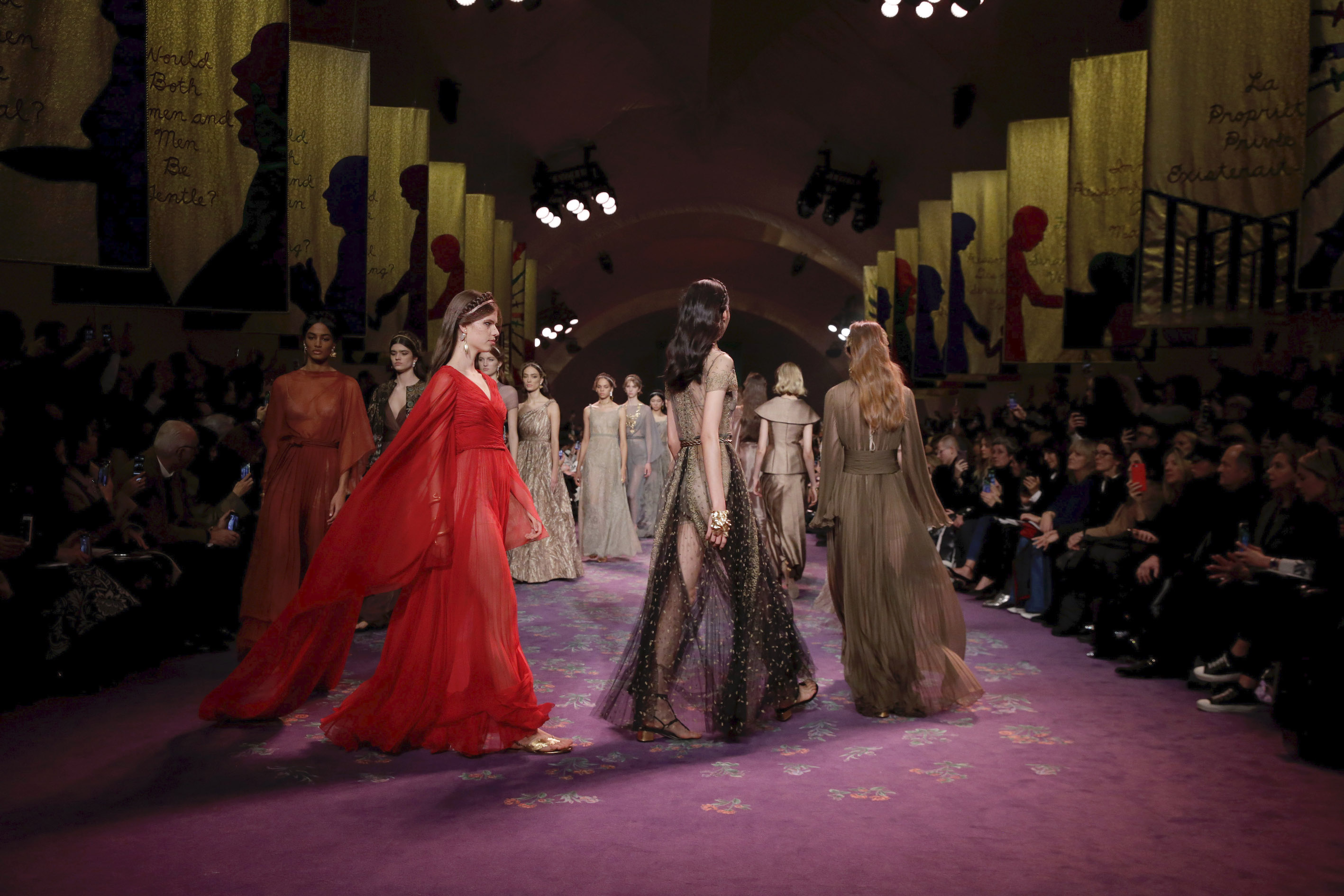 Dior Spring 2020 Couture: Gema Feminisme dari Maria Grazia Chiuri