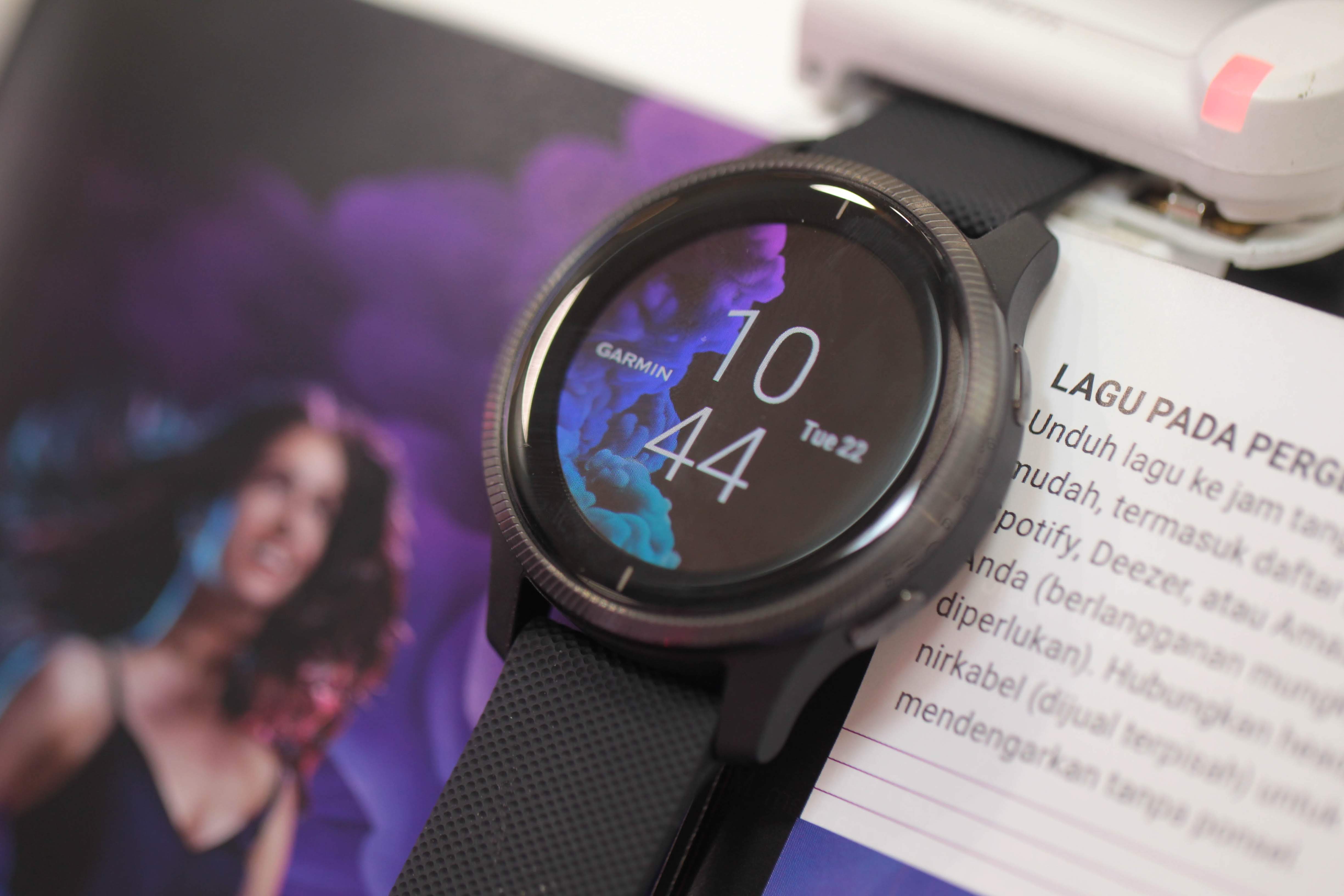 Rilis Seri Smartwatch Terbaru, Garmin Pertama Kali Gunakan Layar Amoled