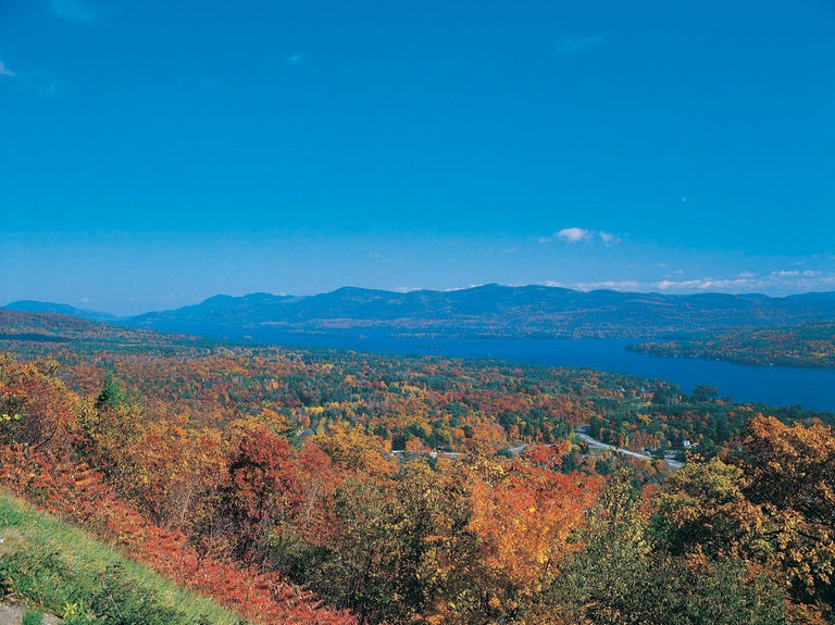 Pernikahan Bernuansa ‘Putih’ di Lake Placid, New York