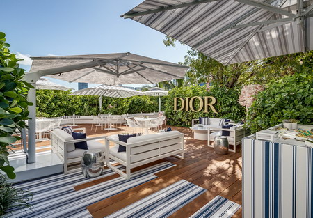 Menikmati Pesona Cahaya Matahari Miami di Dior Café 