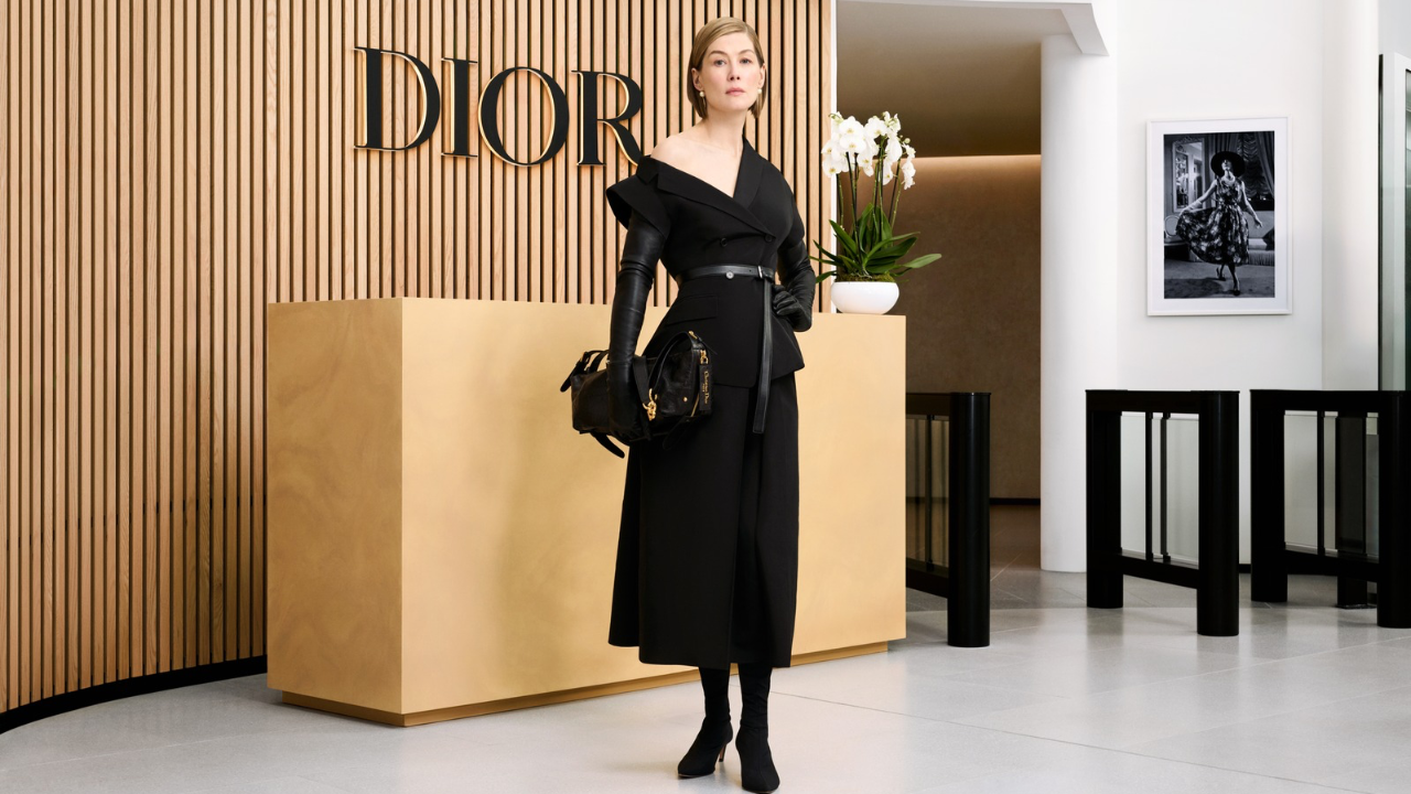 Parodi Penuh Gaya Dior D-Journey