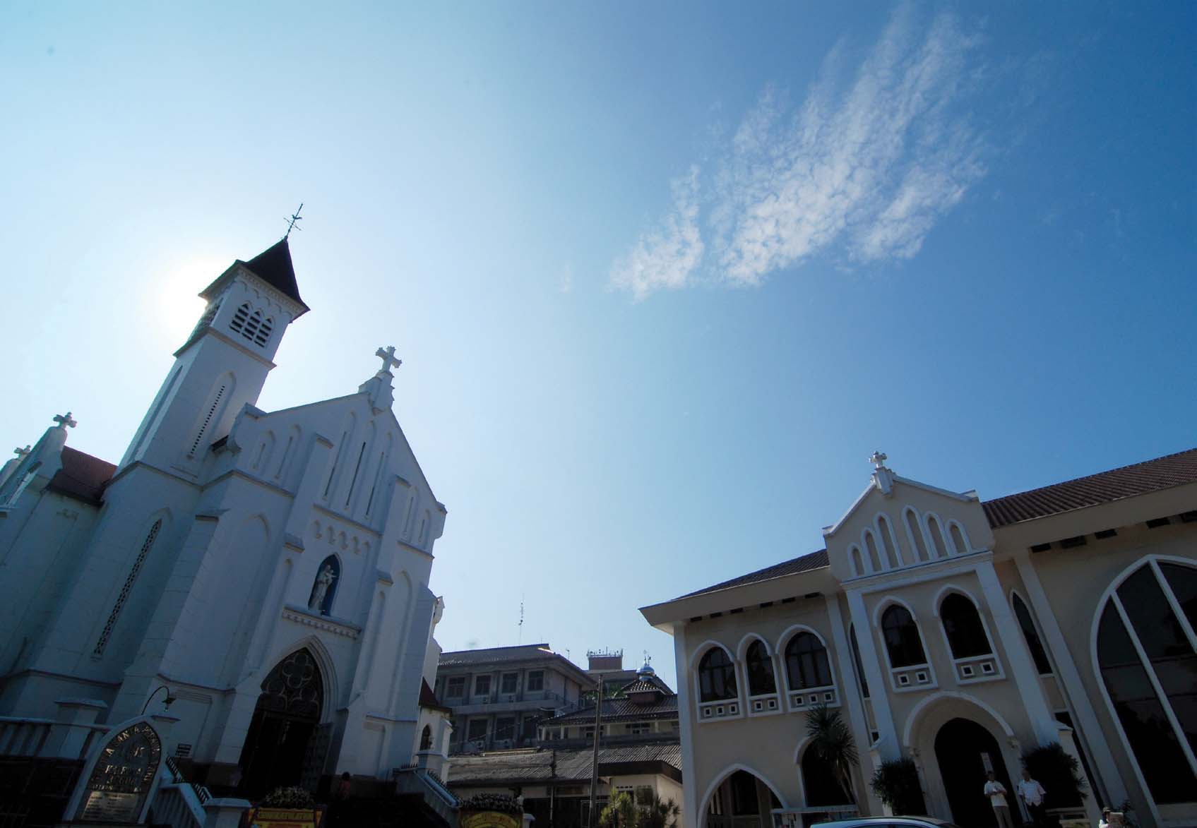 Keindahan Gaya Arsitektur Neo Gothic Gereja Katedral Bogor