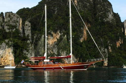 Bulan Madu Berlayar dengan Luxury Yacht Lady Anita di Phuket Thailand