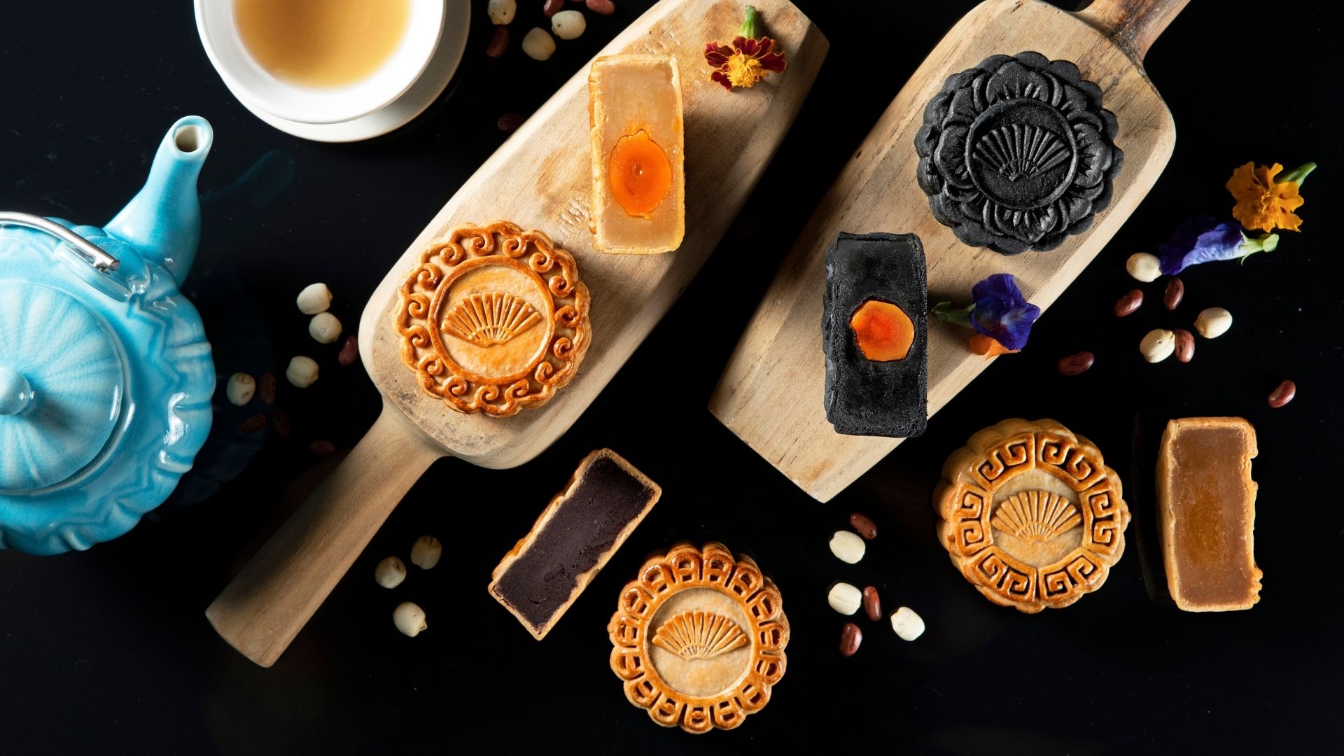 Kue Bulan Panggang Tradisional Dari Mandarin Oriental Jakarta