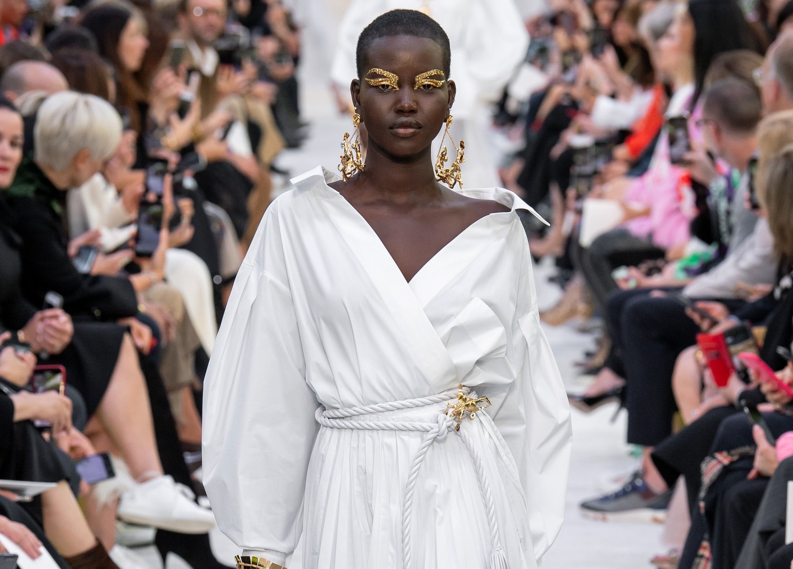 Valentino Spring/Summer 2020: Permainan Bentuk dan Volume