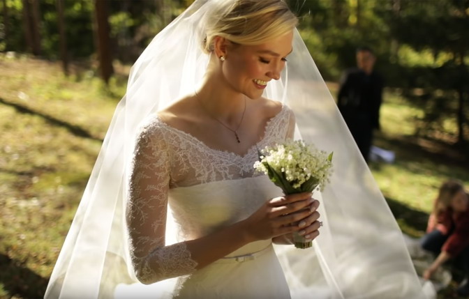 Contek Riasan Cantik Berkilau a La Karlie Kloss di Hari Pernikahannya